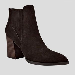MARC FISHER ELLARD DARK BROWN SUEDE STACK HEEL POINTED TOE ANKLE BOOTIES. Sz 9